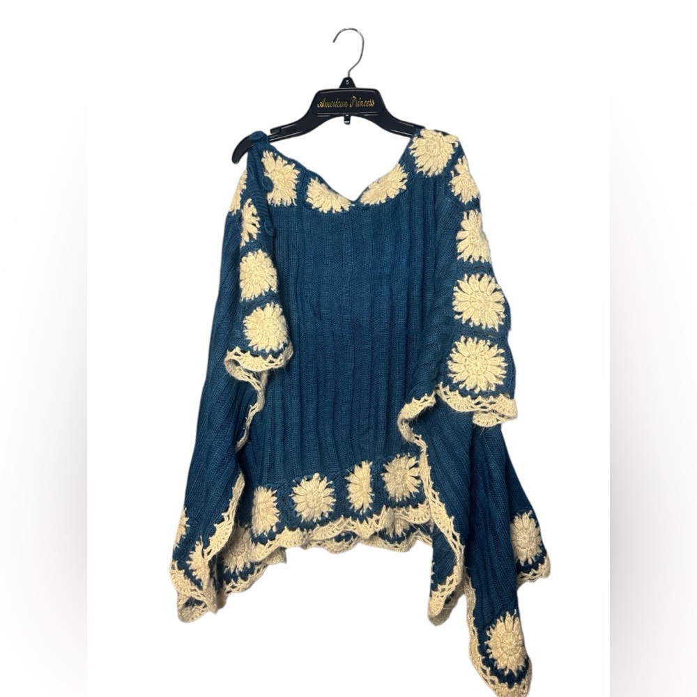 Cardigan blue with flowers whites